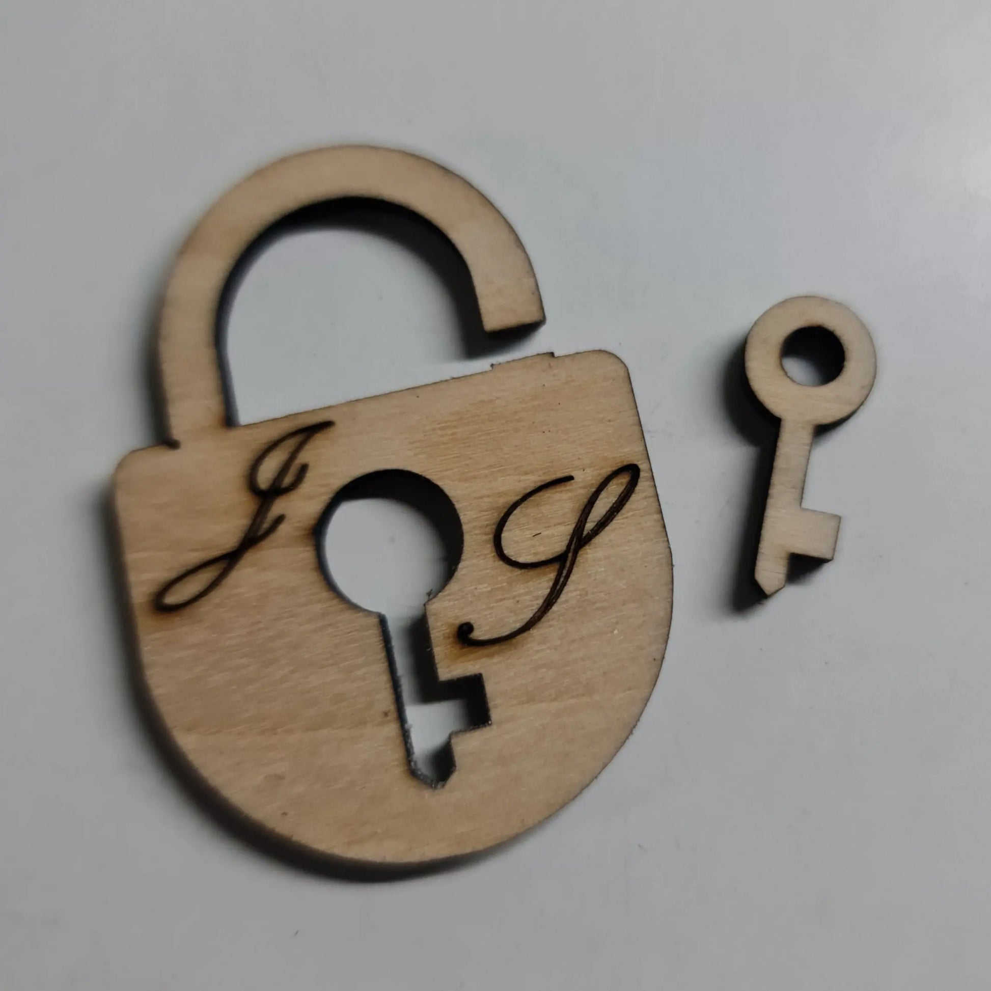 Ornamental padlock for Cards & Wishes box